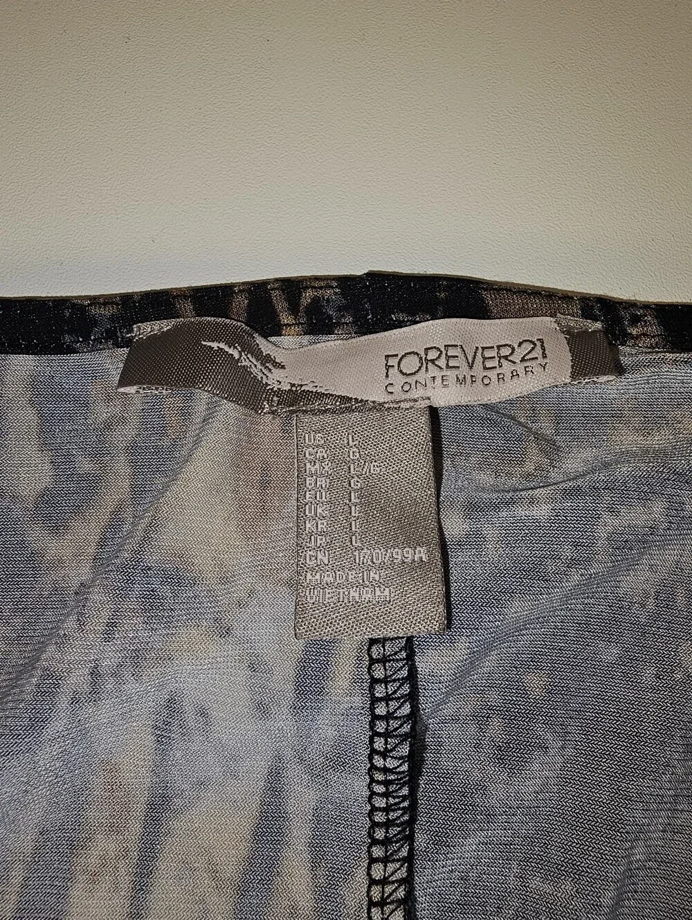EUC | L | Forever 21 Contemporary | Abstract Print Long Sleeve Wrap Midi Dress